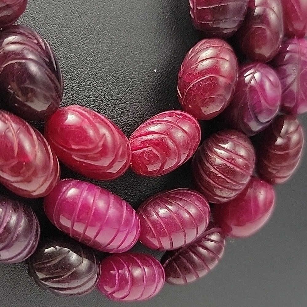 COLLOSAL 2065.00 CTS EARTH MINED 3 LINE RED RUBY CARVED BEADS BEADED UV NECKLACE - Picture 4 of 10